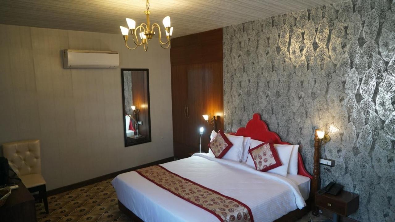 Hotel Sukh Mehal Jalandhar Bagian luar foto