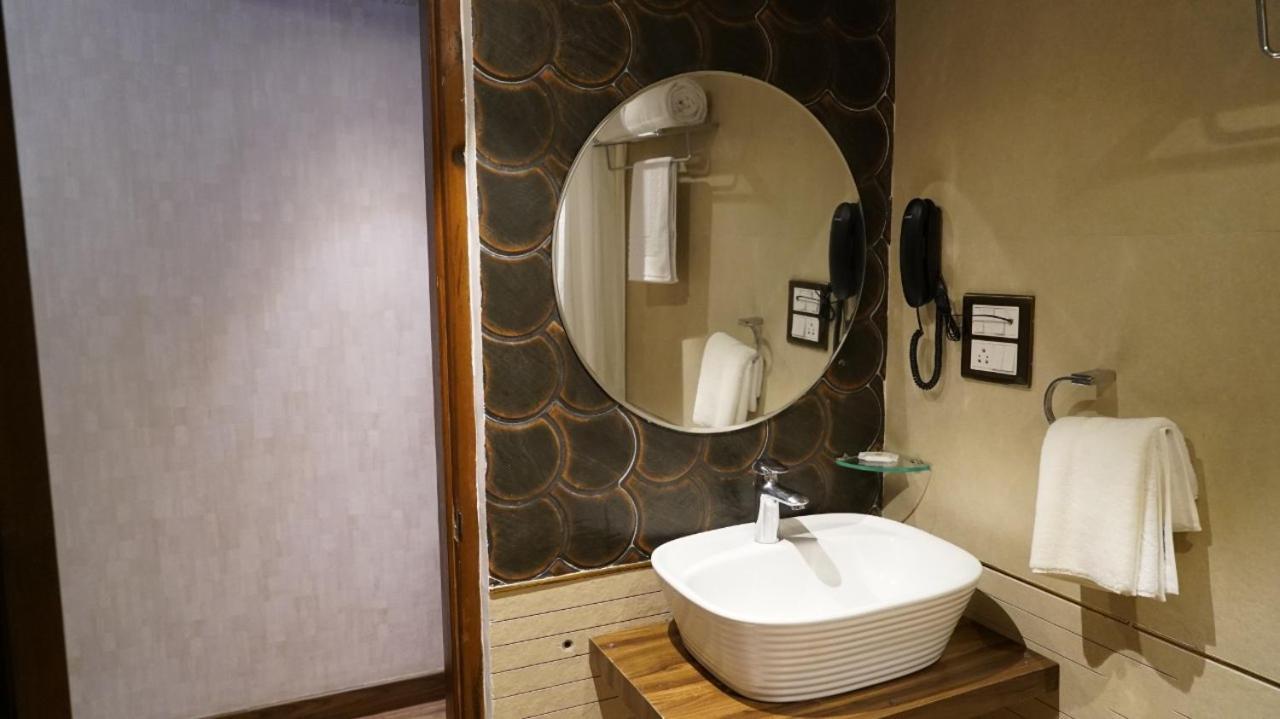 Hotel Sukh Mehal Jalandhar Bagian luar foto